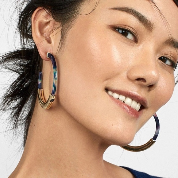 Available now ✨BAUBLE BAR STYLE RESIN HOOP EARRING - Picture 7 of 8